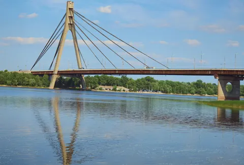 Рух Північним мостом та вулицею Левка Лукʼяненка обмежено