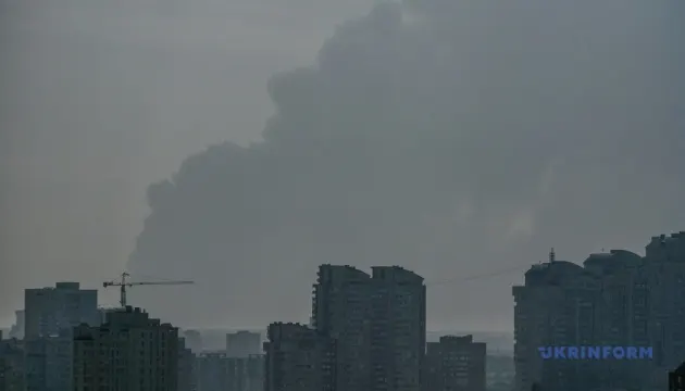 У Борисполі погіршилась якість повітря через пожежі після атаки
