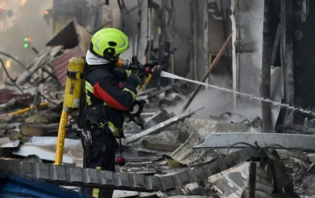 На Київщині сталася велика пожежа після нічної атаки РФ