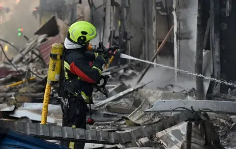 На Київщині сталася велика пожежа після нічної атаки РФ