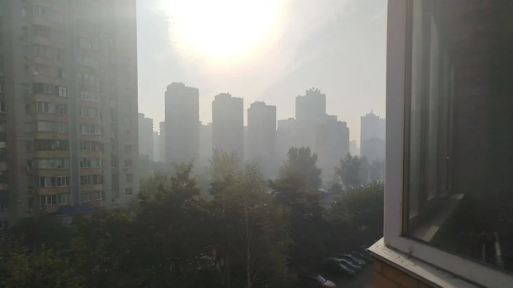На Київщині погіршилося повітря через пожежі після атаки РФ