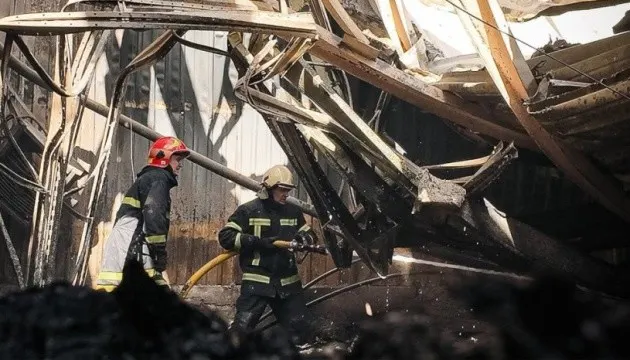 На Фастівщині ліквідували пожежі, що спалахнули через удари по цивільних об'єктах