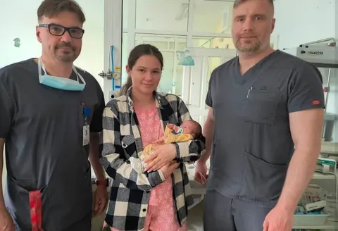 Львівські хірурги врятували двох немовлят із гастрошизисом
