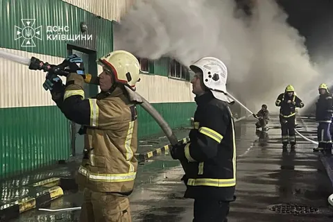Нічна атака на Київщину: у Білій Церкві горіло харчове підприємство