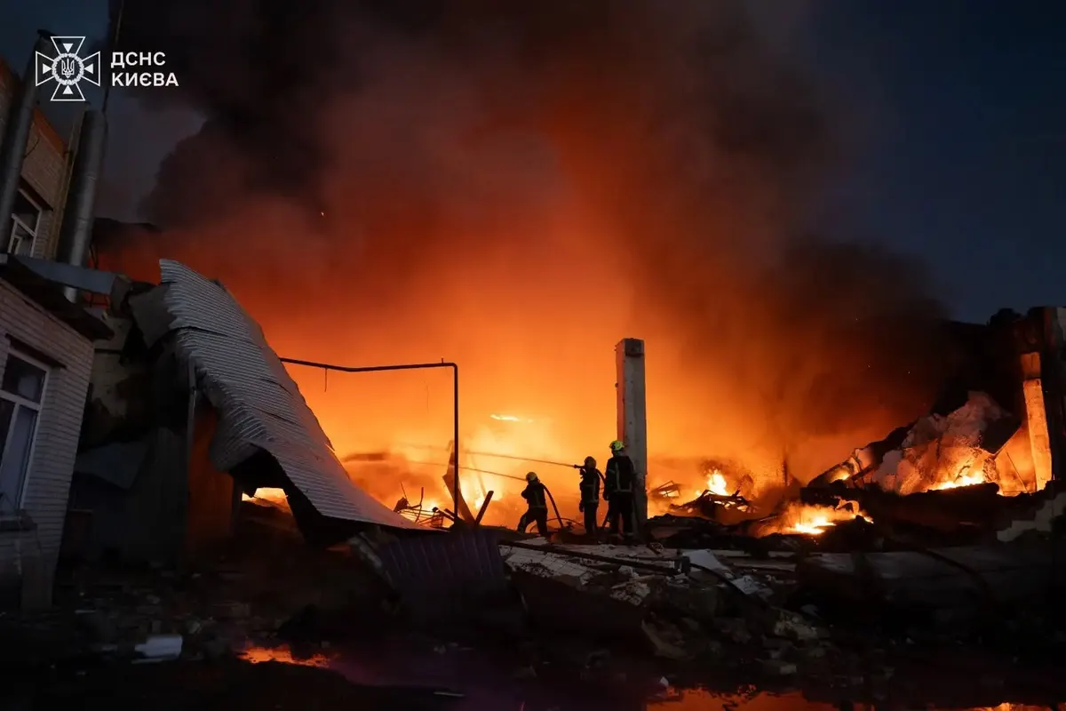 Атака дронів знищила склад «Кварталу 95»: реквізит за 20 років втрачено, але концерти не скасовують