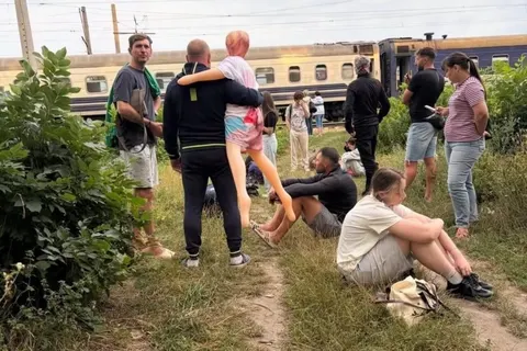 На Київщині чоловік евакуювався з потяга з гумовою жінкою
