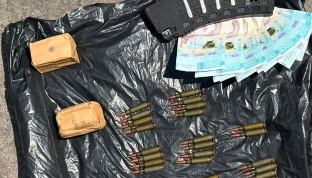 На Київщині затримали чоловіка за продаж зброї з зони бойових дій